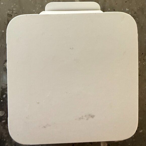 Apple White Wired Earbuds BRAND NEW in box. - Picture 3 of 3